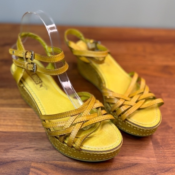 Pikolinos Yellow Leather Wedge Sandal Buckle Embossed Size 40 - Picture 1 of 13